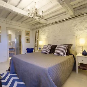 The Retreat A Romantic Bedroom In Maremma , Cana Italia