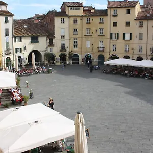 Micheli Anfiteatro Square , Lucca Italia